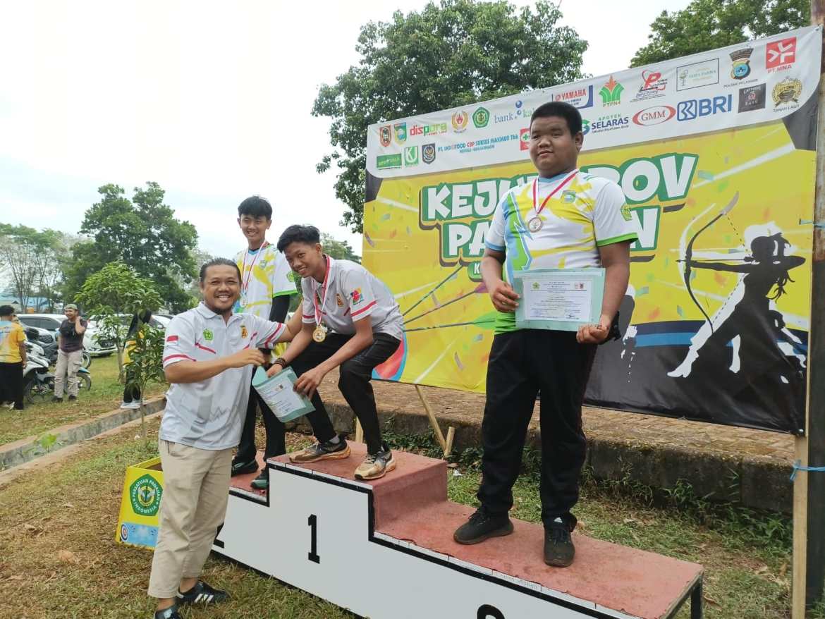 SUKSES: Kontingen Perpani Banjarbaru juara umum pada Festival dan Kejurprov Panahan Kalsel di Lapangan Panahan H.EM.Hulaimy Pelaihari, Tala.