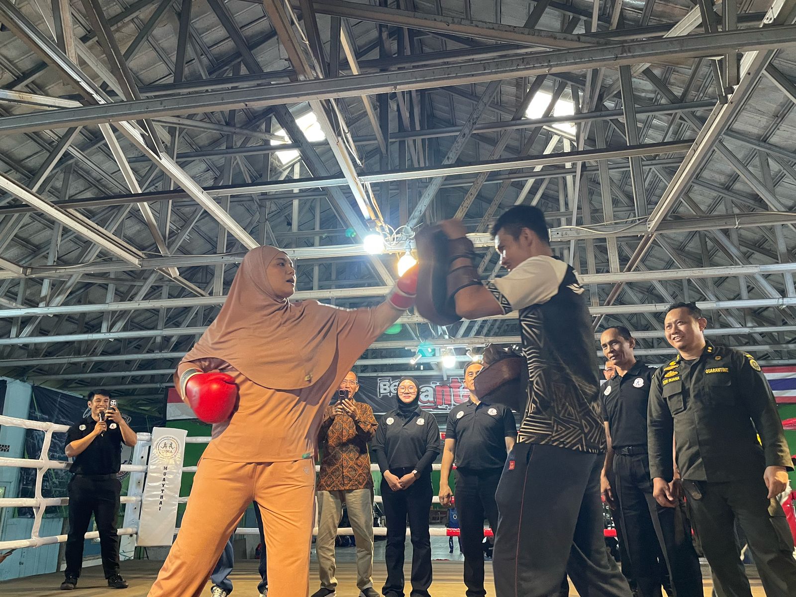 Pembukaan pertandingan Kejurprov Muaythai Kalimantan Selatan 2025 di Sasana Canost Fighter, Banjarmasin.