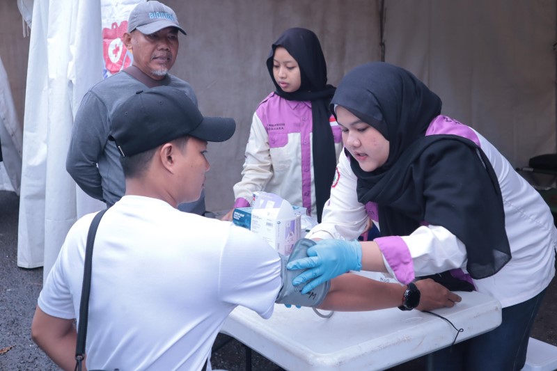 DONOR DARAH: Rumah Sakit Daerah (RSD) Idaman menggelar donor darah di Lapangan Murjani, Minggu (27/4) pagi.