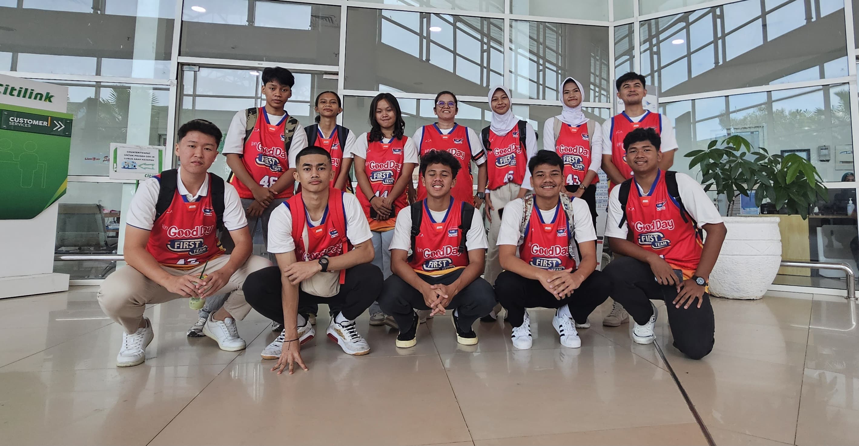 BERANGKAT: Campers Kalimantan Selatan siap berjuang di DBL Camp 2025! Membawa semangat Banua, mereka bertekad tampil maksimal dan mengukir prestasi di Jakarta.(M Idris Jian Sidik)