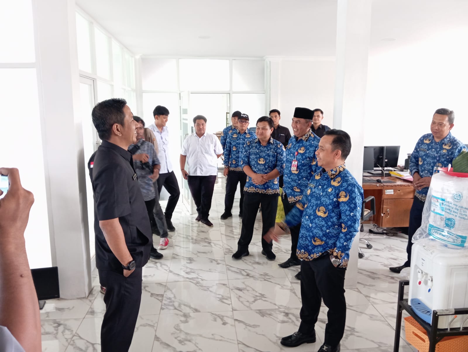 SIDAK: Bupati Tapin H Yamani bersama Ketua DPRD Tapin Achmad Riduan Syah kembali menyidak kantor Inspektorat Tapin. (Foto: Rasidi Fadli)
