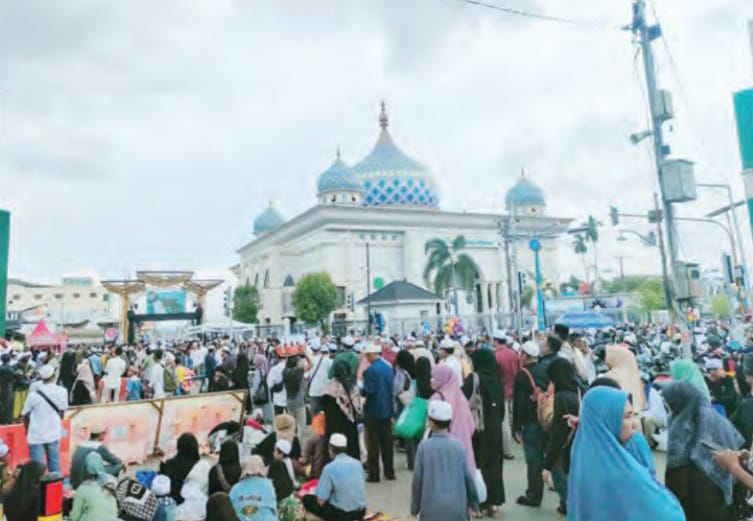 PADAT:Jamaah mulai padati kawasan sekumpul Martapura.