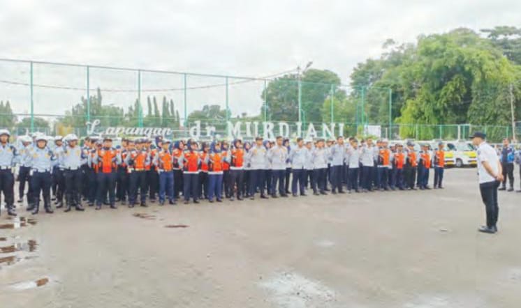 PEMANTAPAN:Jajaran Dishub Banjarbaru melaksanakan upacara pemantapan persiapan kedatangan jamaah haul sekumpul.
