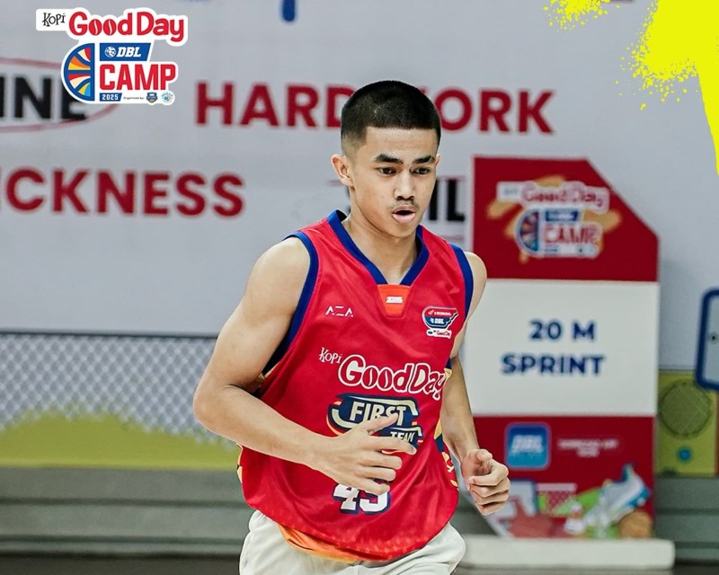 FISIK KUAT: Danu Satria dari SMA Don Bosco Banjarmasin mencatatkan 125 lap dalam beep test dan dinobatkan sebagai Raja Beep Test di Kopi Good Day DBL Camp 2025.(IG DBL)