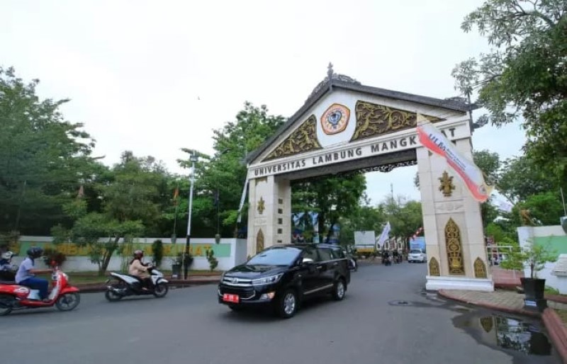 KAMPUS NEGERI: Gerbang kampus Universitas Lambung Mangkurat di Jalan Hasan Basry.