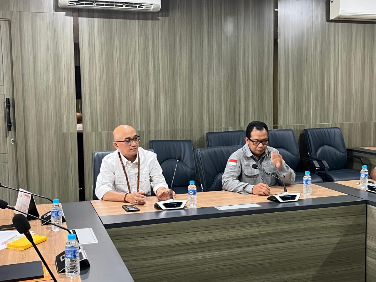 JUMPA PERS: Wakil Rektor I Bidang Kemahasiswaan ULM Iwan Aflanie memberikan pernyataan terkait kembalinya status akreditasi