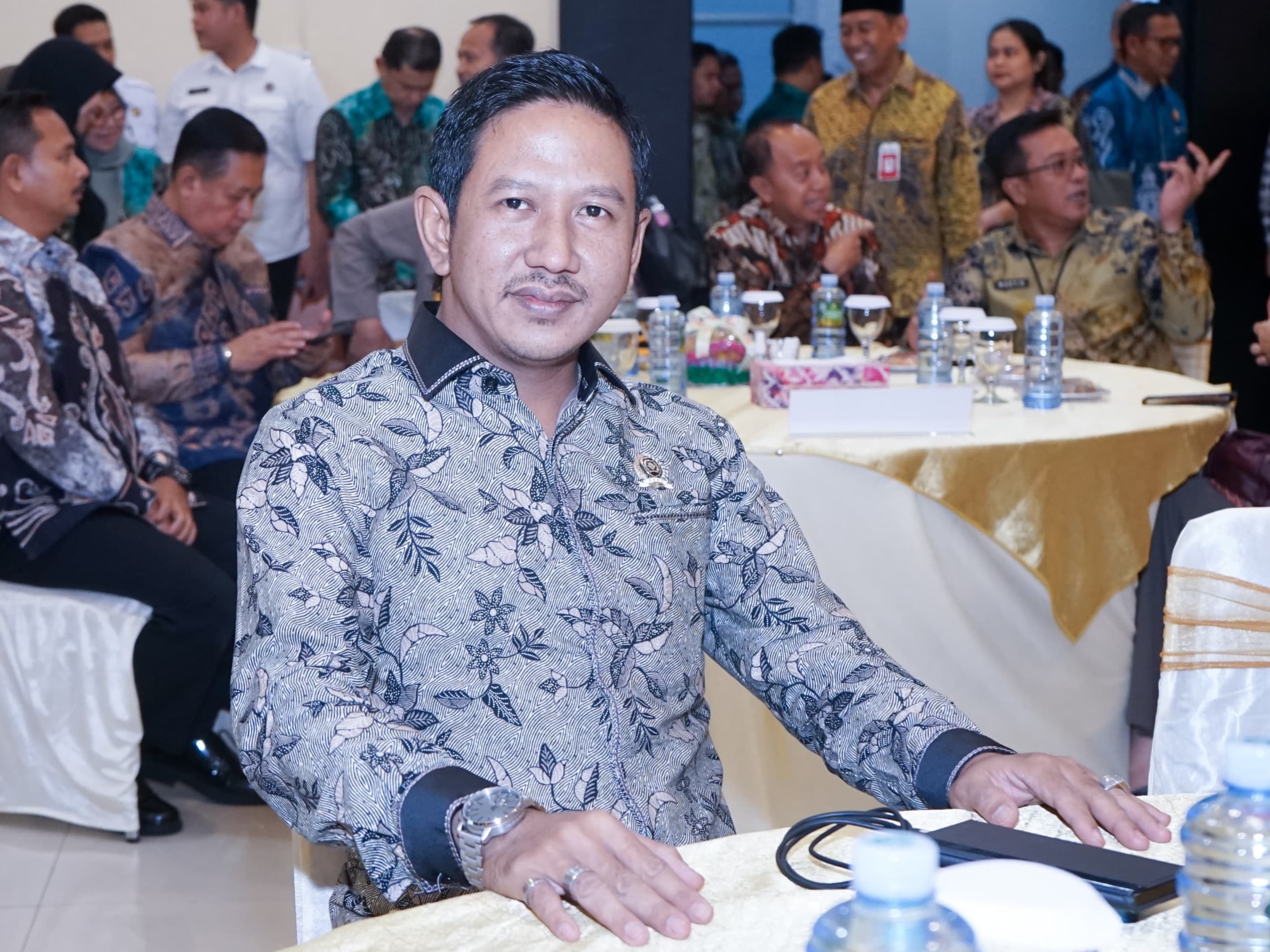 PENGALAMAN: Ketua DPRD Tapin Achmad Riduan Syah sering menerima pengaduan masyarakat. (Foto: Dokumentasi Pribadi).