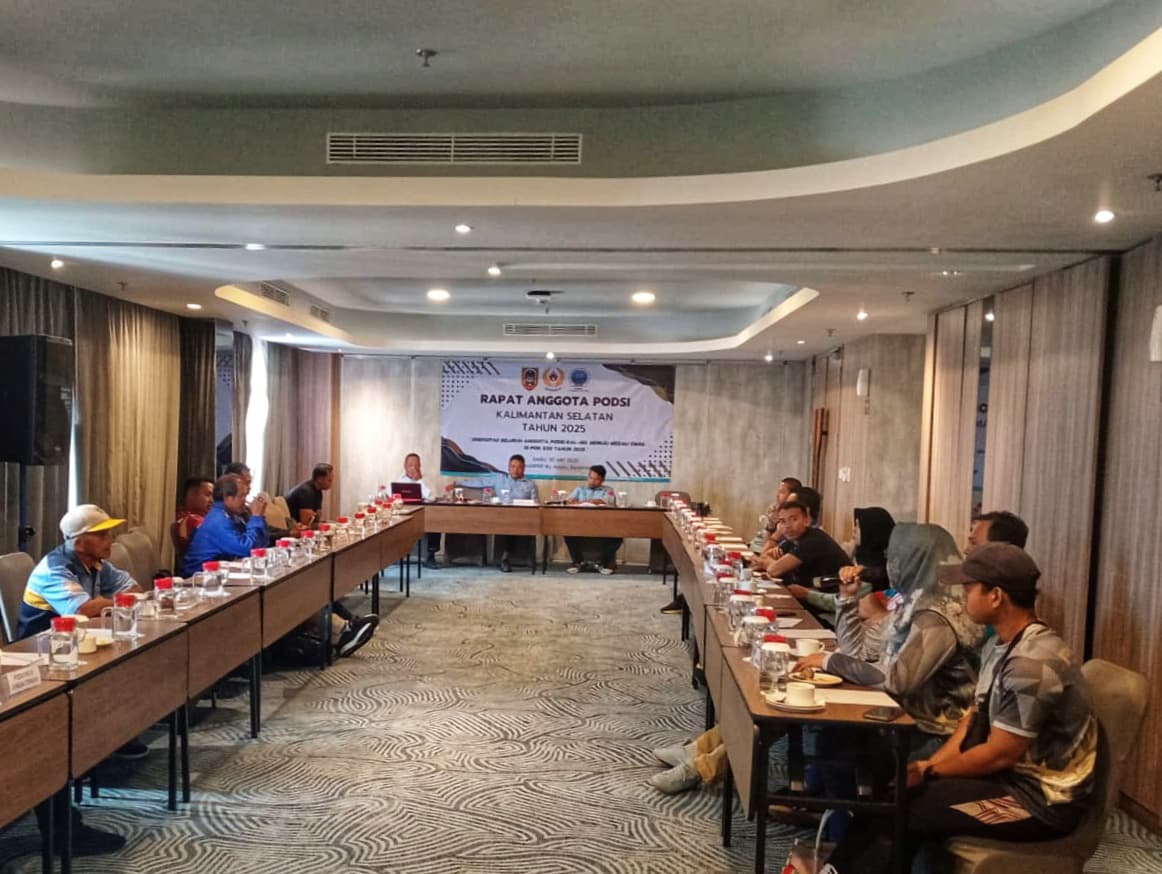 RAPAT: Ketua PODSI Kalsel, Donny Achdiat Sugian (tengah), memimpin Rapat Anggota PODSI Kalsel di Banjarmasin, Rabu (7/5/2025).