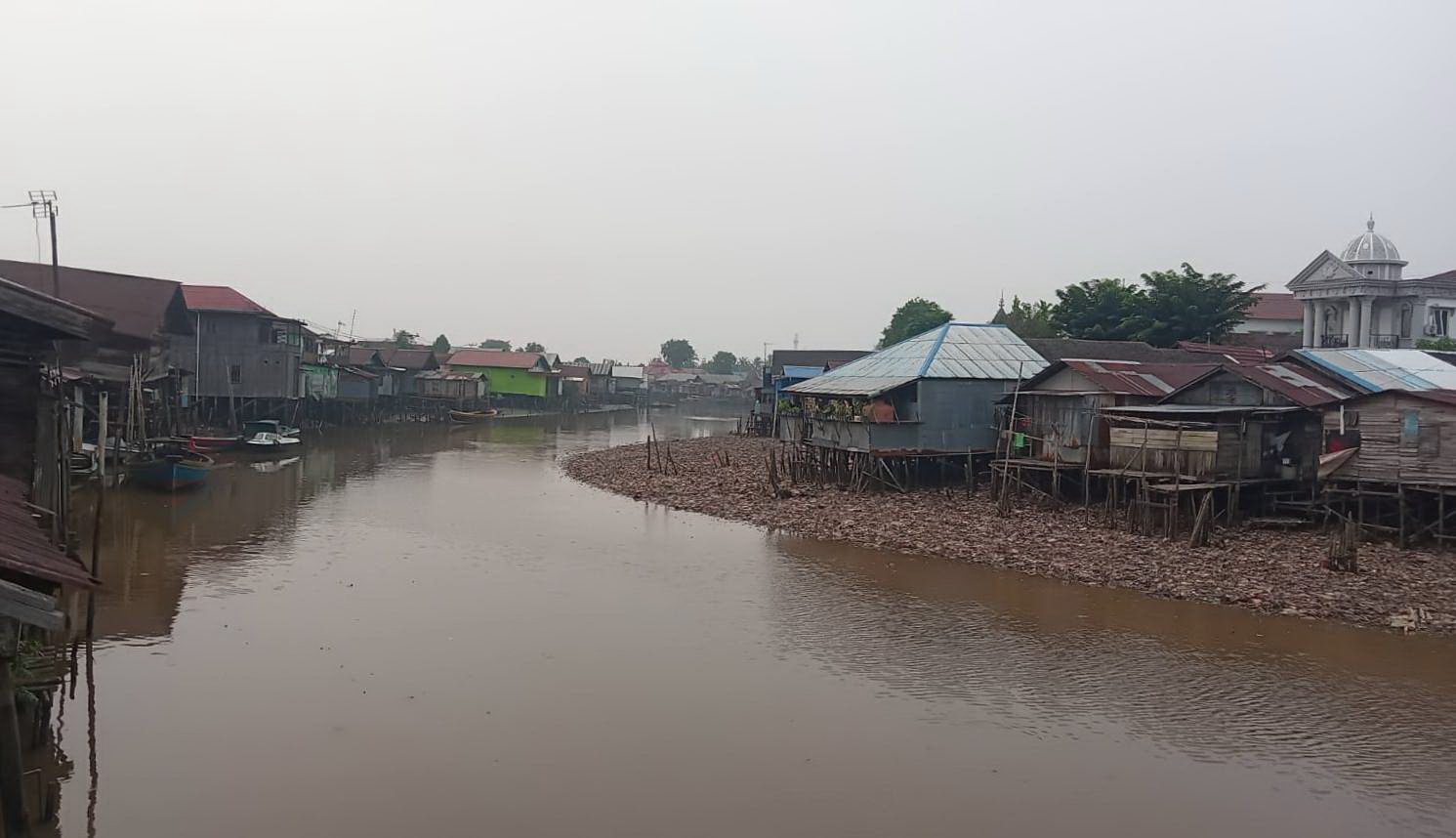 KUMUH: Potret kawasan kumuh di bantaran Sungai Kuin, Banjarmasin.