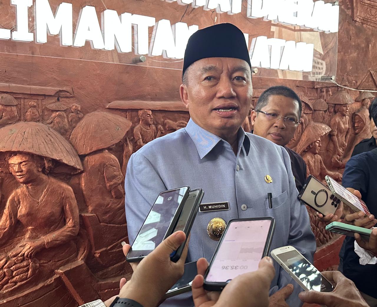 MENJELASKAN:Gubernur Kalsel H Muhidin meminta LPRI Kalsel mencabut gugatan hasil PSU Wali Kota dan Wakil Wali Kota Banjarbaru 2024 di MK.(foto:M Oscar Fraby/Radar Banjarmasin)