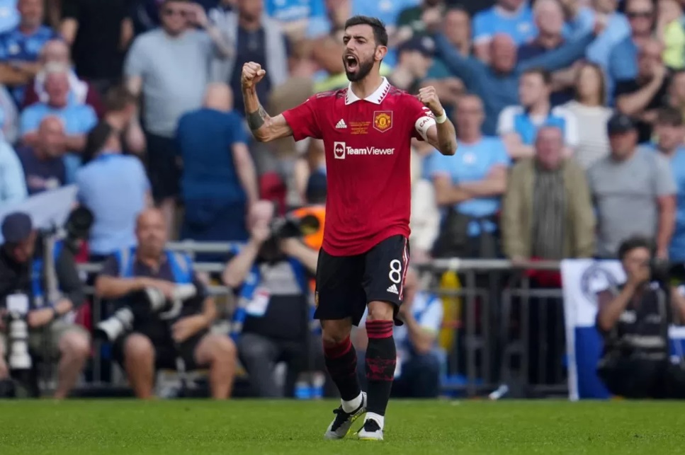 TUMPUAN TIM: Kapten Manchester United, Bruno Fernandes. (Foto: AP Photo/Jon Super)
