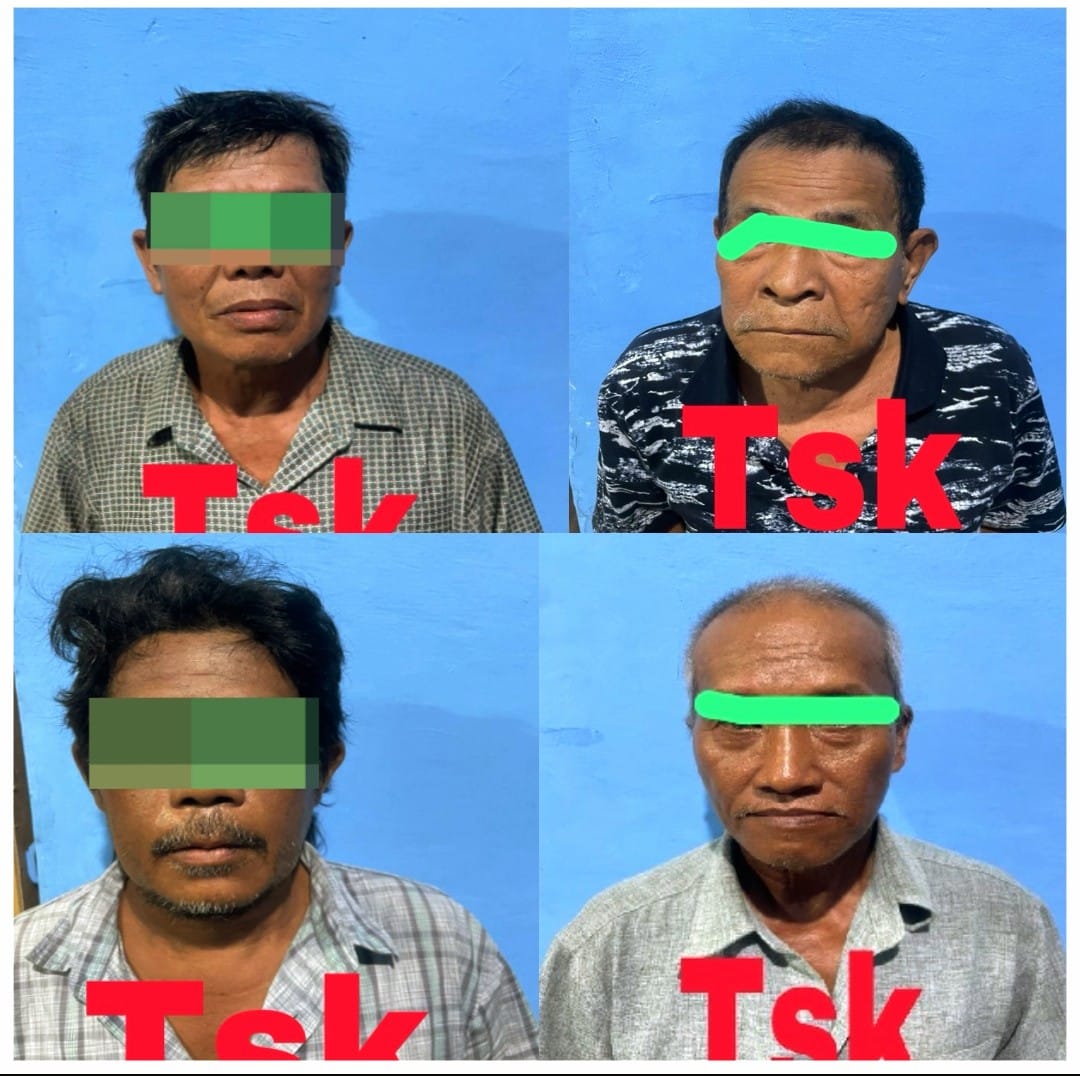 PERJUDIAN: Dari kiri atas S (61) berikut T (68) dan M (49) warga Kecamatan Babirik Kabupaten HSU, dan A (57) warga Daha Utara, Kabupaten HSS, pelaku judi togel di wilayahnya Polres HSU. (Foto: M.Akbar