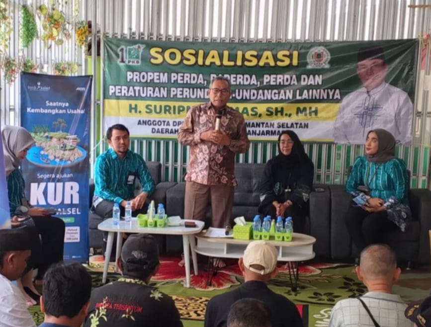 LAYANAN: Wakil Ketua Komisi II DPRD Kalimantan Selatan, H Suripno Sumas imbau masyarakat untuk memanfaatkan layanan Bank Kalsel.