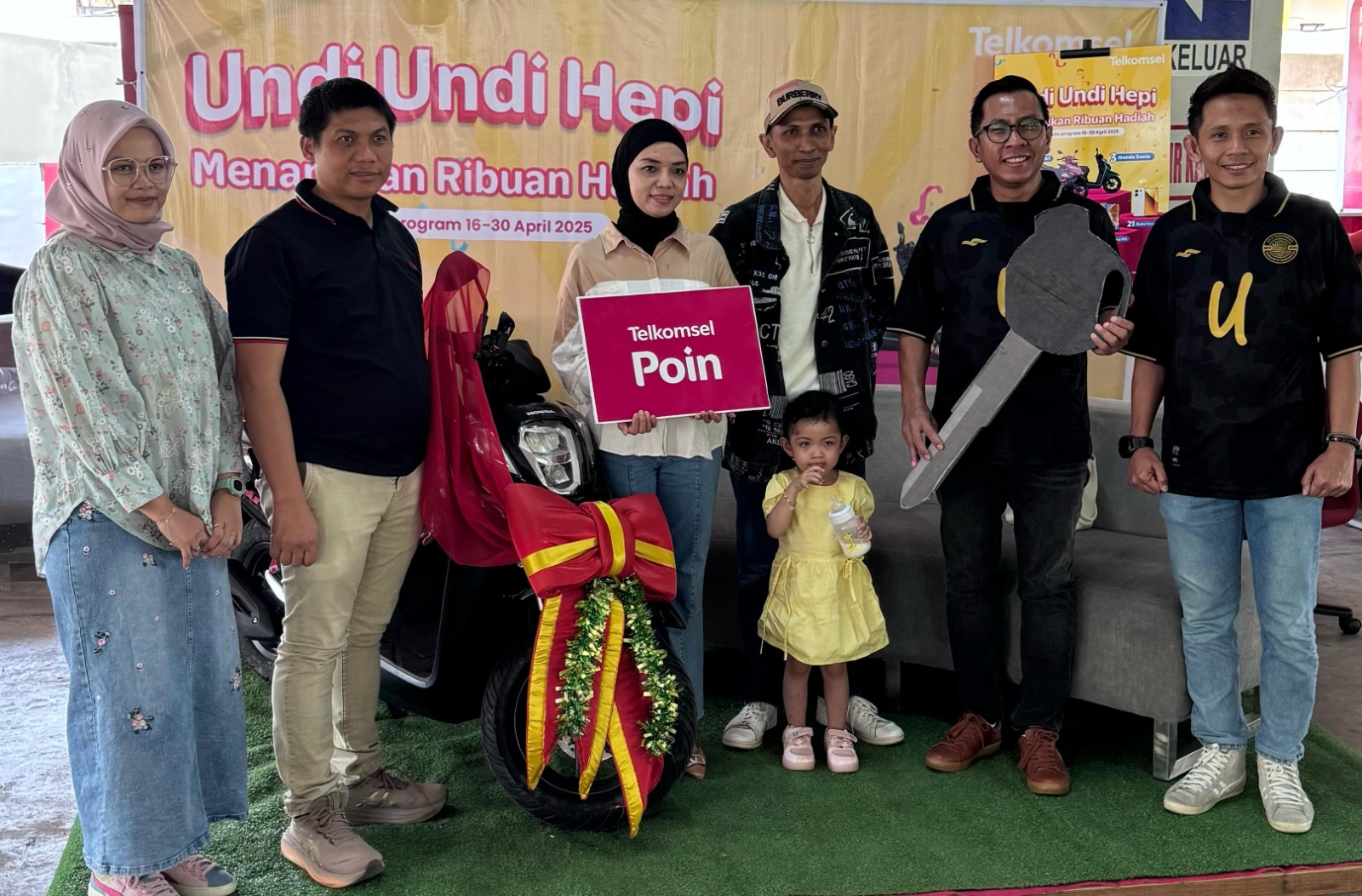 HADIAH:Pelanggan di Banjarmasin dapat hadiah dari Telkomsel POIN.