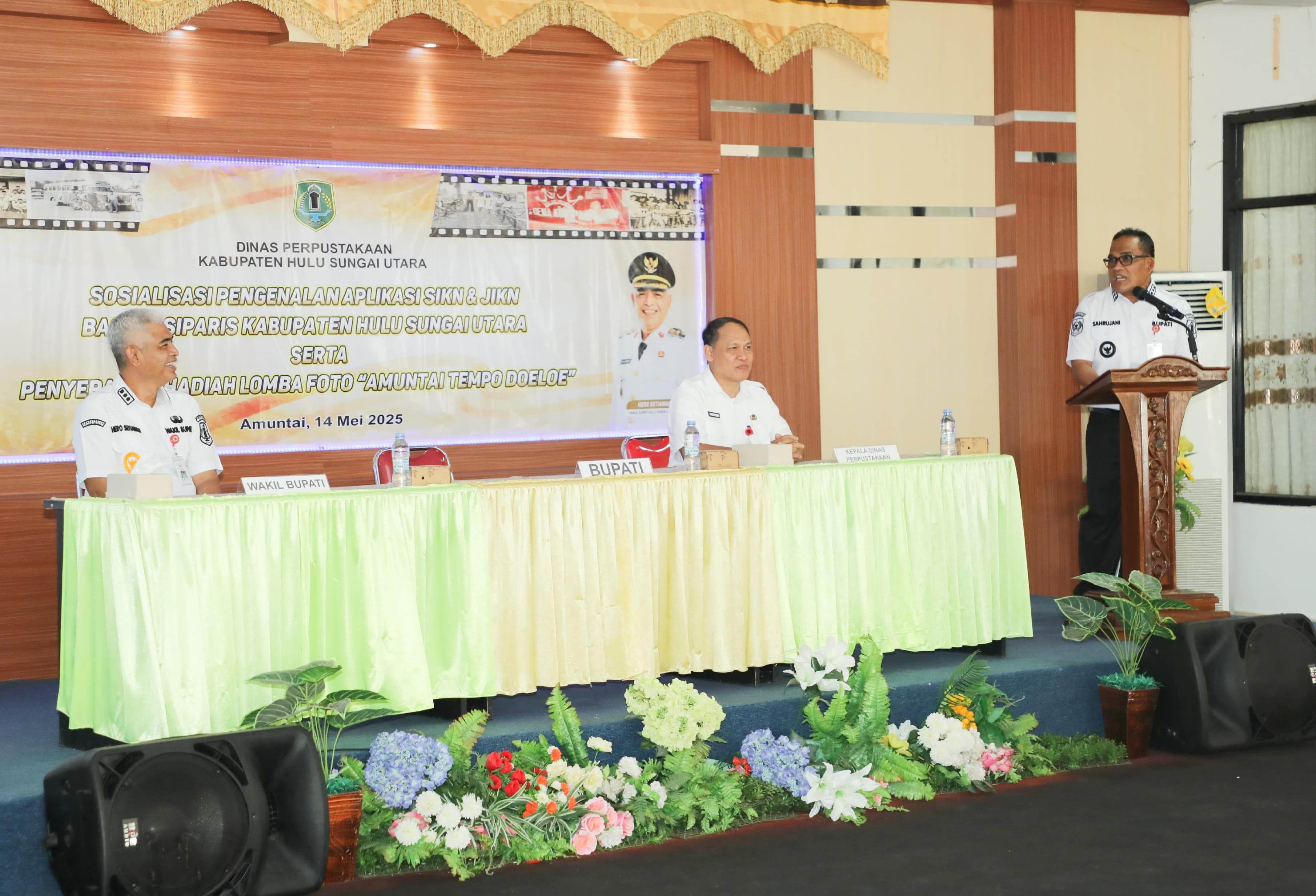 MEMBUKA:Bupati Kabupaten HSU, H Sahrujani memberikan sambutan di sosialisasi kearsipan yang digelar Dinas Perpustakaan Kabupaten HSU, Rabu (14/5/2025).(Foto:M Akbar/Radar Banjarmasin)