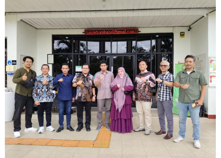KAWAL: Tim Hukum dari Kementerian UMKM saat mengunjungi toko Mama Khas Banjar pada 7 Mei 2024 lalu.