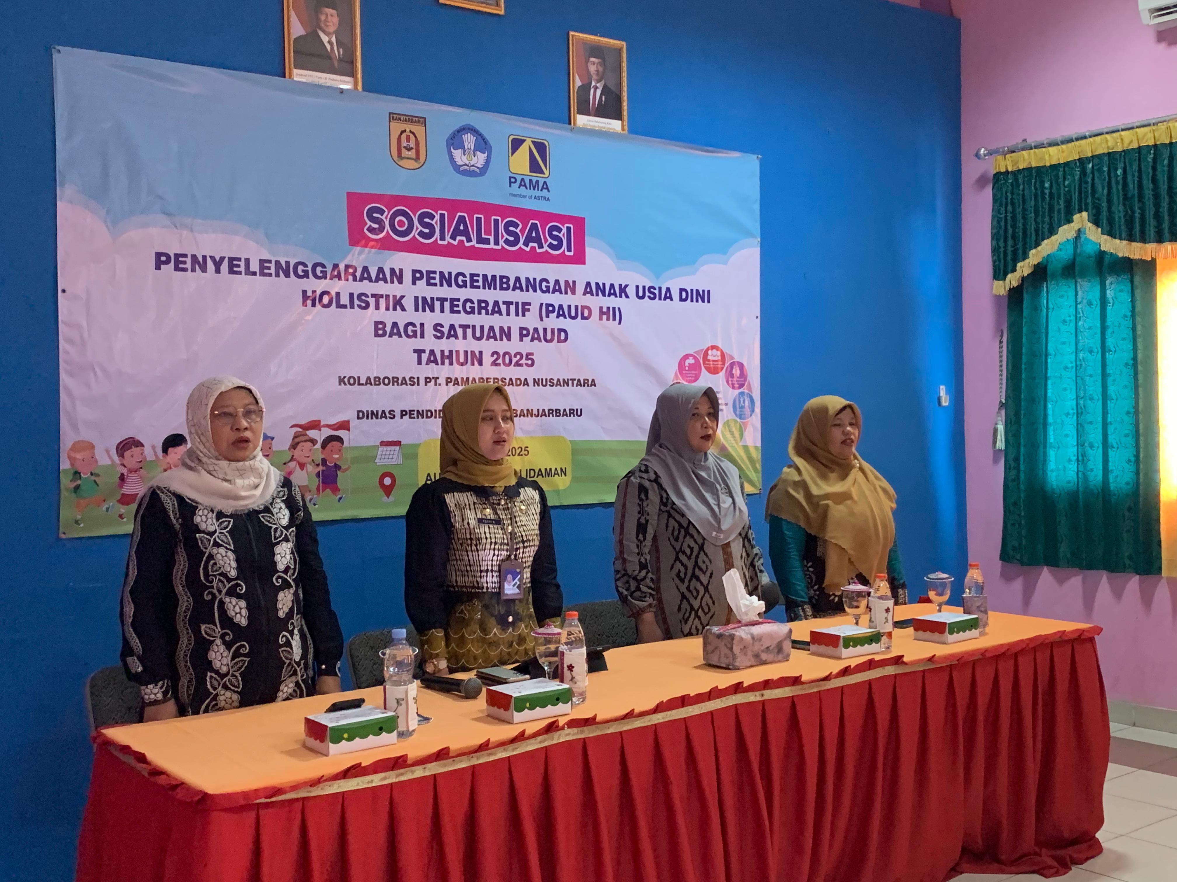 PEMBUKAAN: Kabid Pembinaan PAUD dan Dikmas Disdik Banjarbaru, Feffy Ramadhiaty SSTP hadir dan membuka kegiatan sosialisasi PAUD HI secara resmi.
