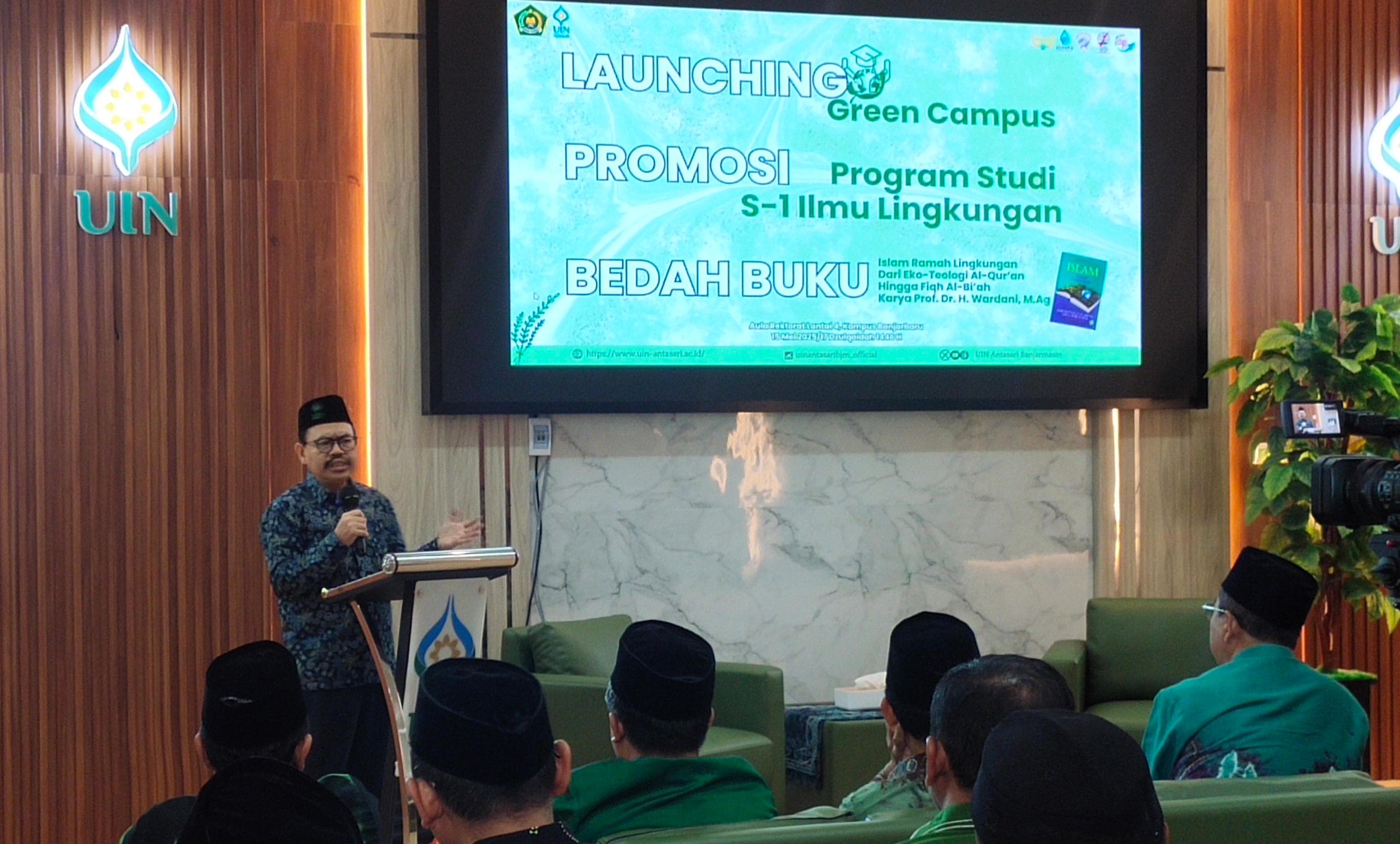 SAMBUTAN: Rektor UIN Antasari Banjarmasin, Prof Dr Mujiburrahman, berikan sambutan saat peluncuran Program Studi S-1 Ilmu Lingkungan dan Green Campus di Kampus II UIN Antasari, Kamis (15/5).