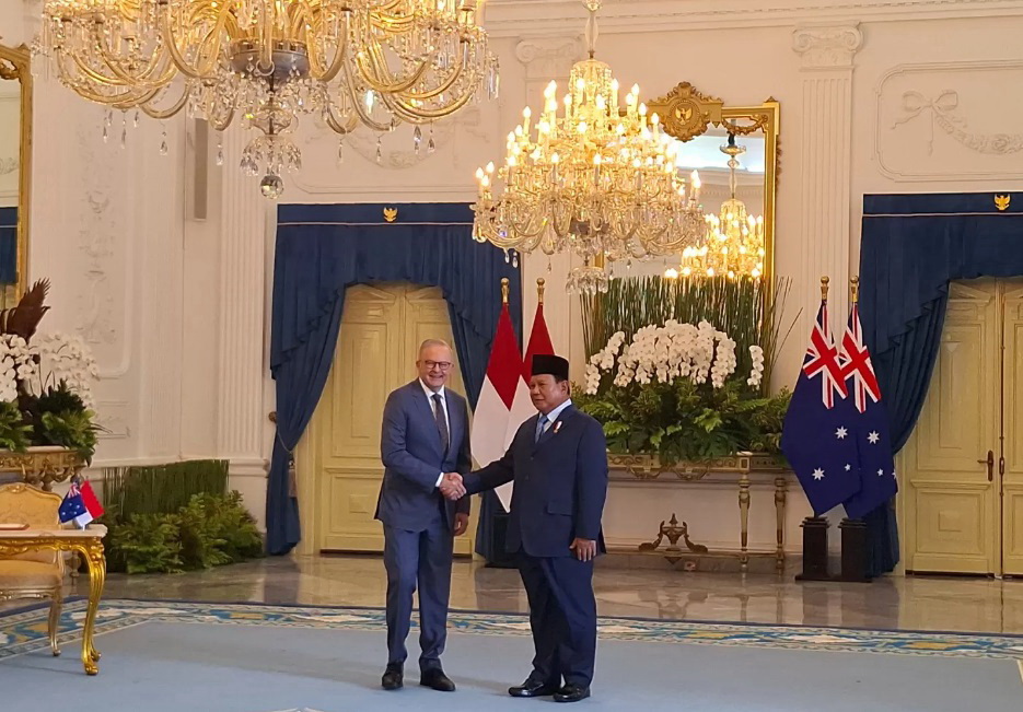 KERJA SAMA: Perdana Menteri Australia Anthony Albanese bersama Presiden RI Prabowo Subianto di Istana Merdeka Jakarta, kamis (15/5/2025). (Folly/Jawa Pos)