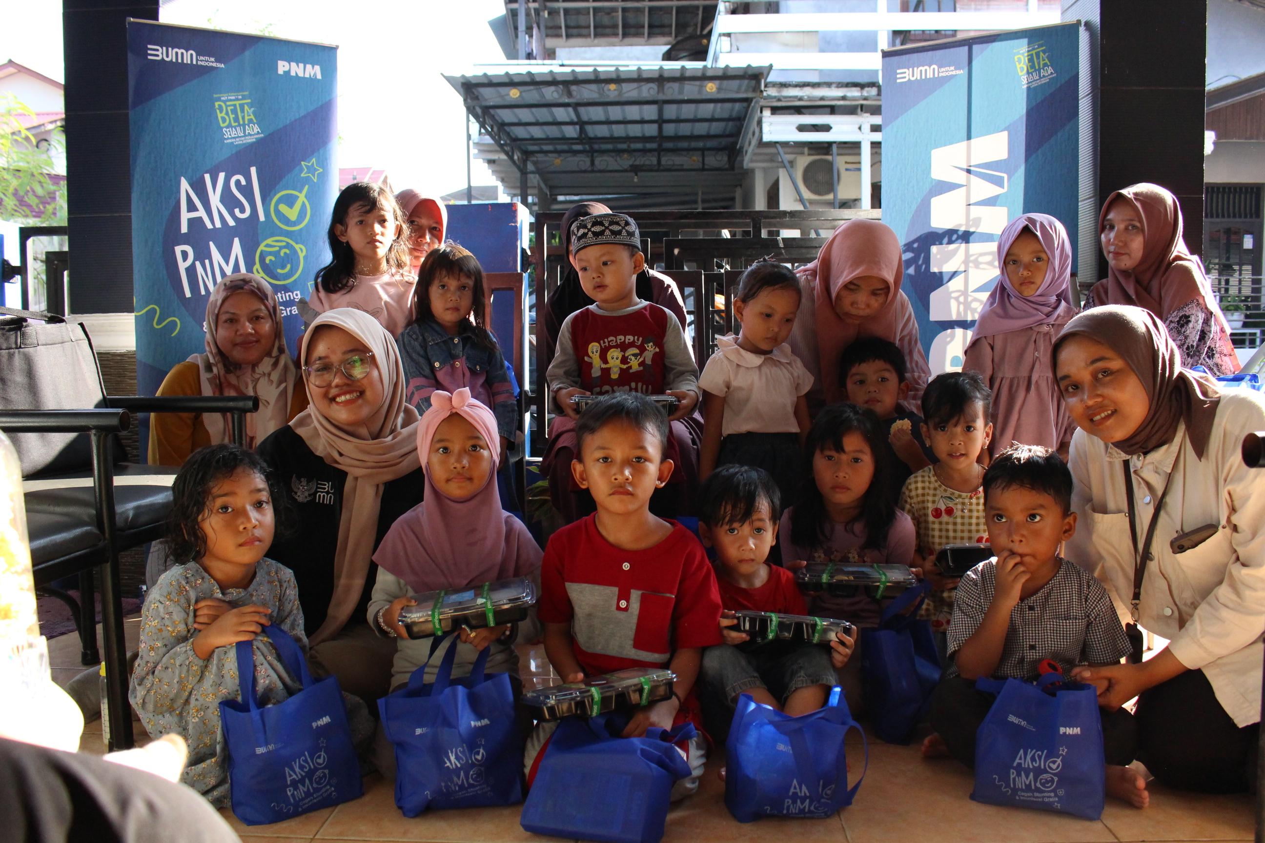 GENERASI SEHAT:PT PNM gelar aksi serentak pencegahan stunting dan imunisasi gratis di seluruh cabang PNM yang tersebar di Indonesia.(Foto:PT PNM untuk Radar Banjarmasin)