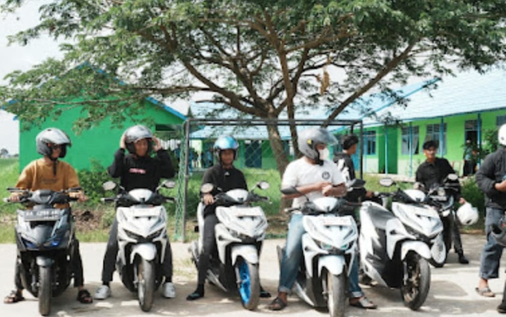 TOURING : Vario Eduride: Touring, Edukasi, dan Aksi Sosial