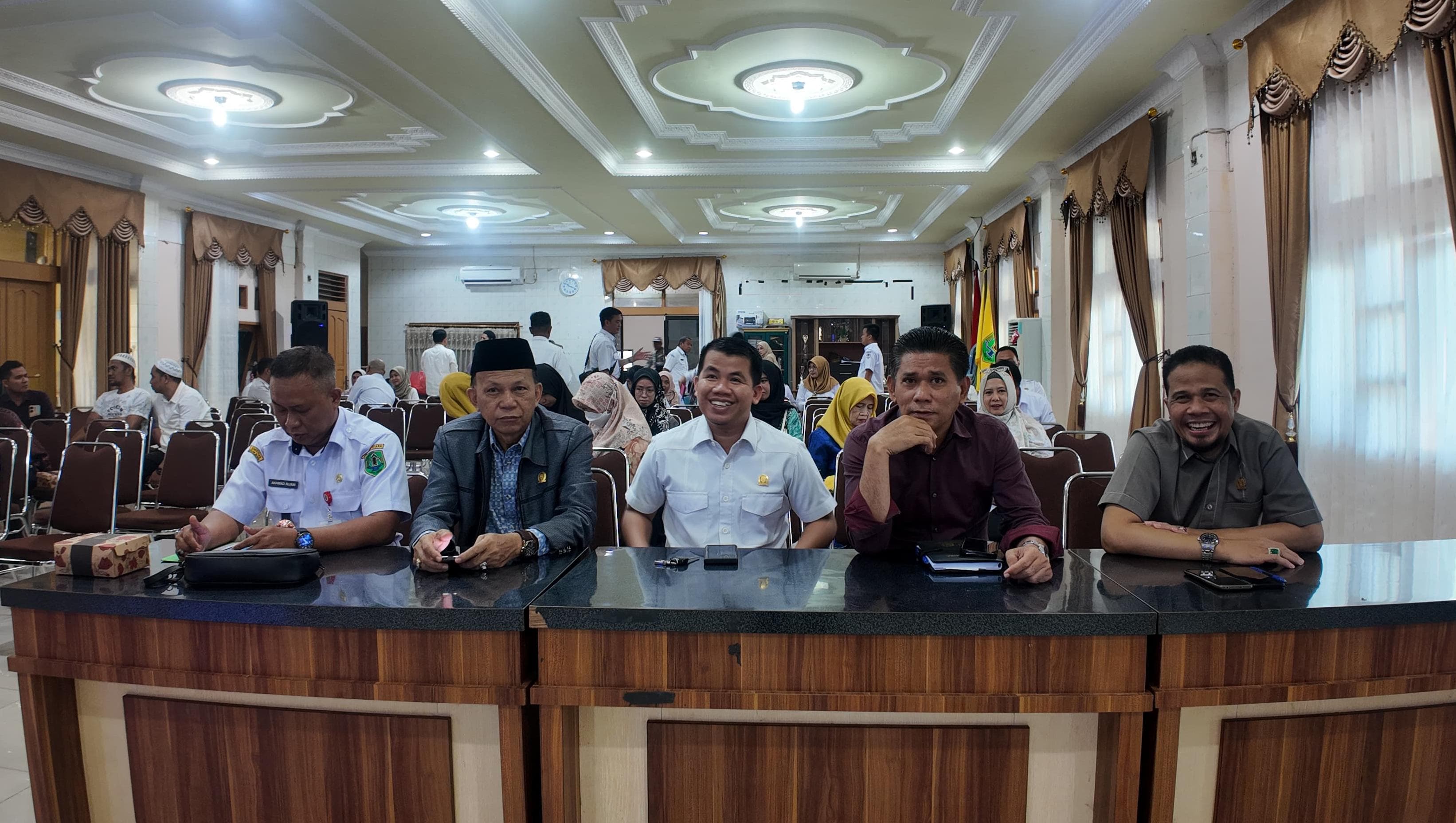 PERTEMUAN: Pimpinan DPRD HSU hadir pada bimtek terkait peningkatkan ekonomi di sektor perikanan, di Gedung Agung Setda HSU, Rabu (21/5/2025). (Foto: M.Akbar/Radar Banjarmasin)