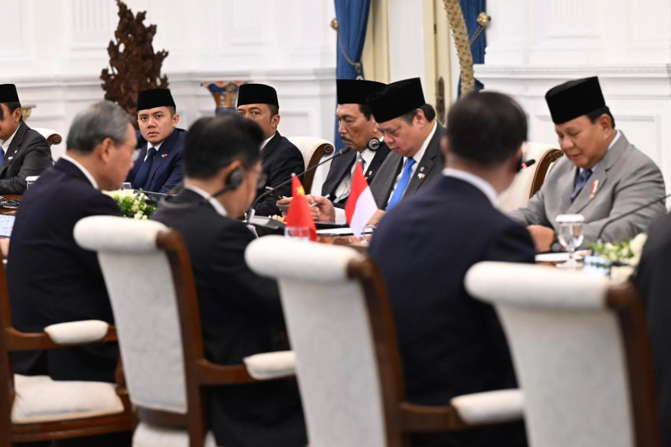 BILATERAL: Presiden Prabowo Subianto melakukan pertemuan bilateral dengan Perdana Menteri Republik Rakyat Tiongkok (RRT) Li Qiang, di Istana Merdeka, Jakarta, Ahad (25/5). (Setpres)