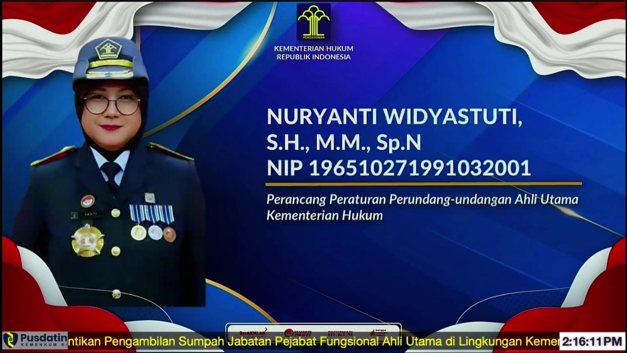 AMANAH BARU:Kakanwil Kemenkum Kalsel, Nuryanti Widyastuti dilantik sebagai Perancang Peraturan Perundang-undangan Ahli Utama Kemenkum RI di Jakarta, oleh Sekjen Kemenkum RI, Nico Afinta.