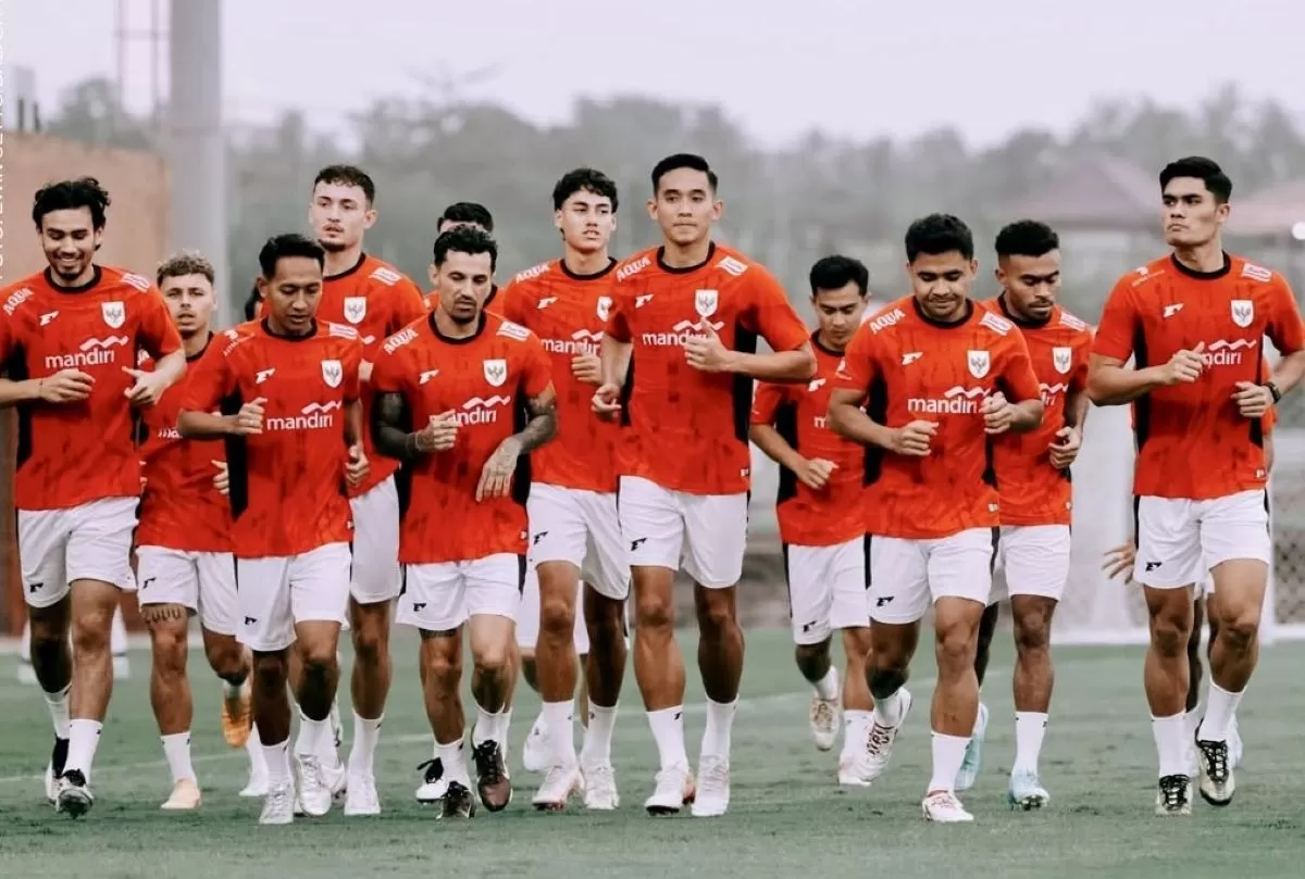 LATIHAN: Para pemain Timnas Indonesia saat latihan di Bali. Hingga kini masih ada tiga pemain yang belum gabung TC.