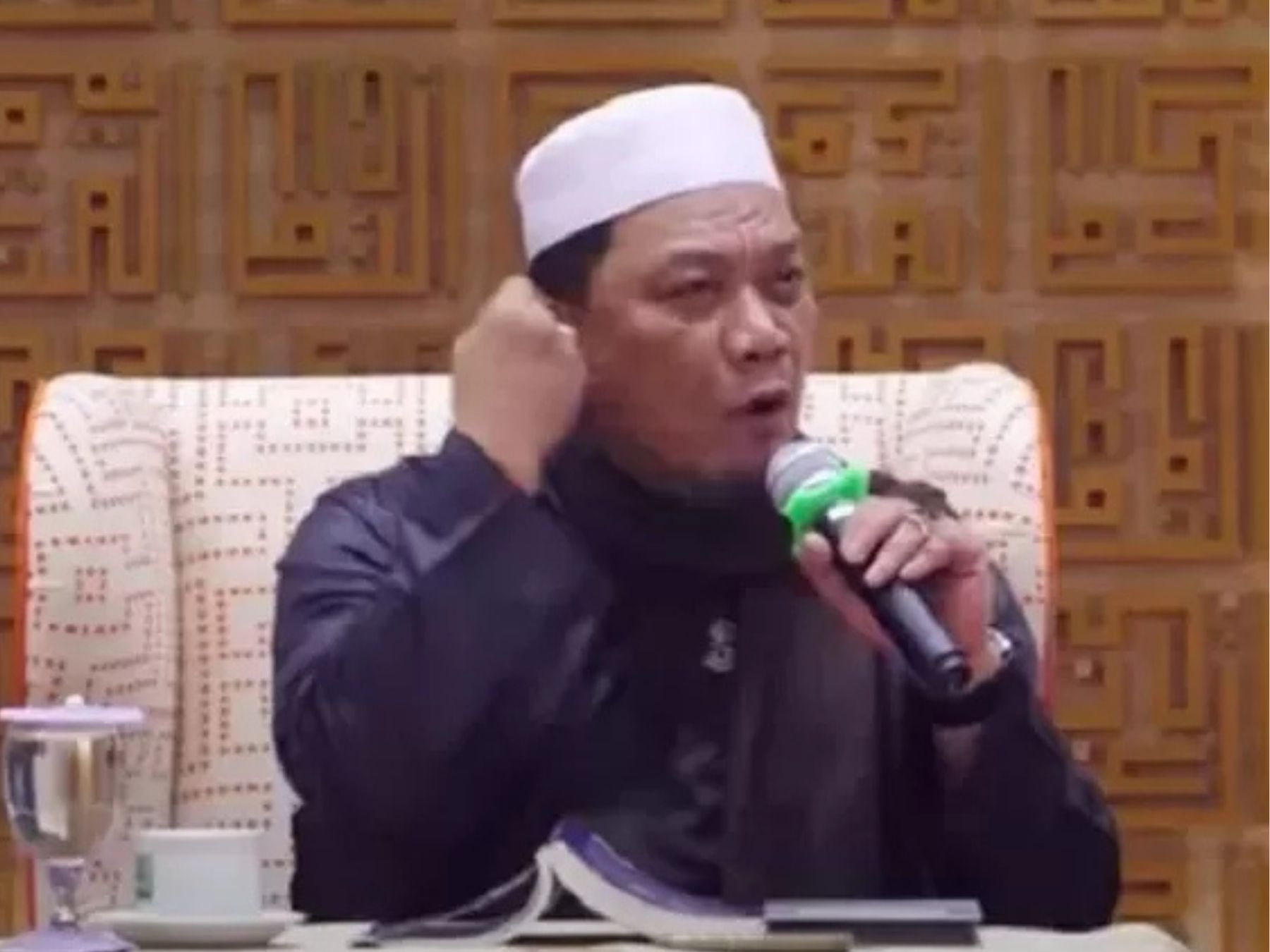 CERAMAH: Ustaz Yahya waloni semasa hidupnya saat mengisi ceramah.