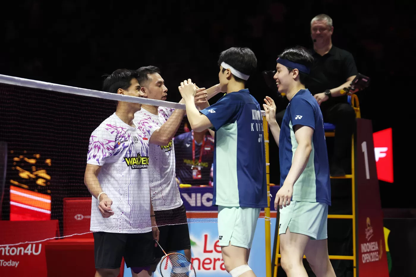 TANPA GELAR: Ganda putra Korea Kim Won Ho/Seo Seung Jae usai bertanding melawan ganda putra Indonesia Sabar Karyaman Gutama/Moh Reza Pahlevi Isfahani di final Indonesia Open 2025, Minggu (8/6).