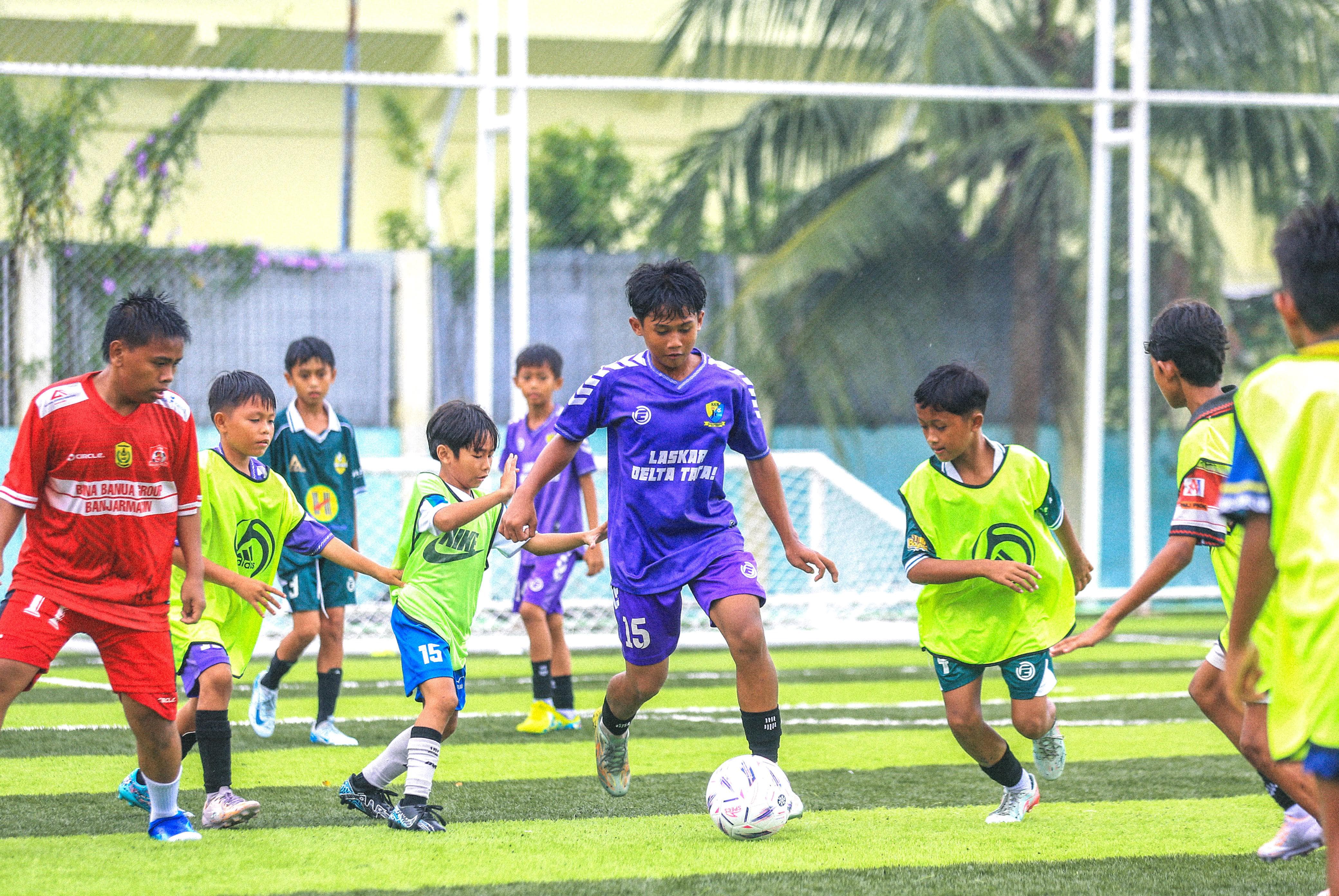 PERTANDINGAN: Suasana pertandingan usia dini, hal ini dinilai penting untuk pengembangan potensi pesepakbola di Banua.