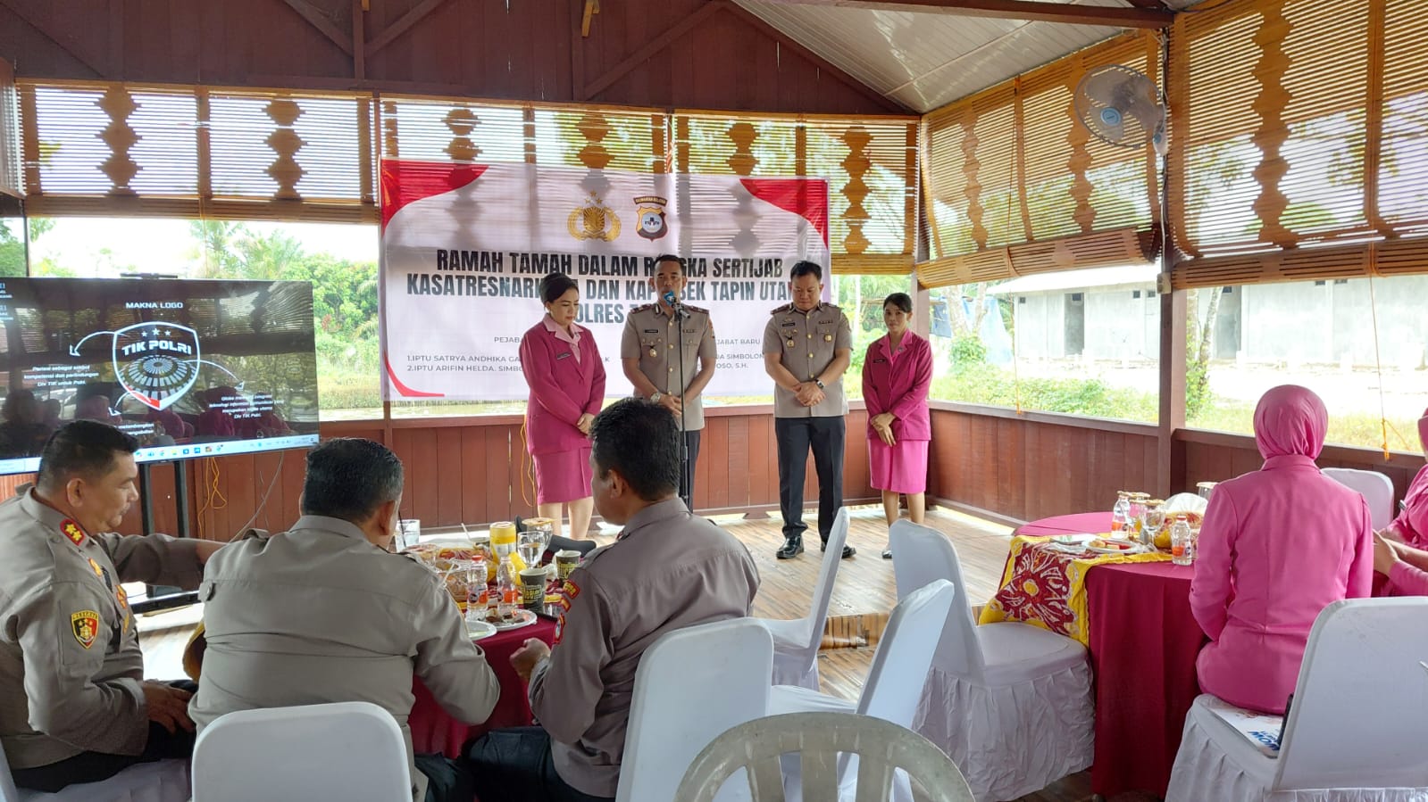 SERTIJAB:Iptu Arifin Helda Simbolon menyampaikan kata sambutan usai serah terima jabatan sebagai Kasat Narkoba Polres Tapin.(Foto:Humas Polres Tapin)