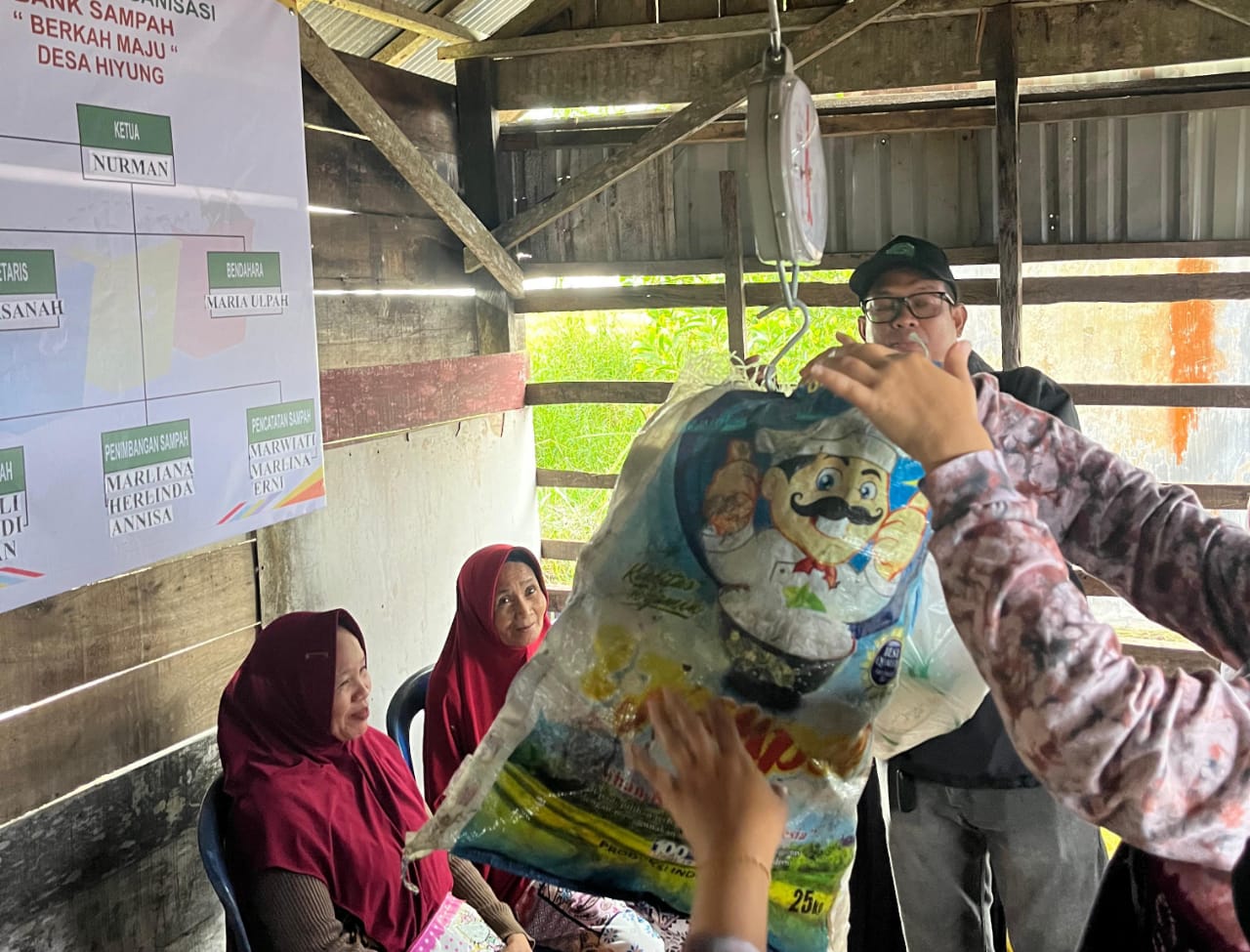 RESMIKAN:Desa Hiyung Kecamatan Tapin Tengah sekarang memiliki Bank Sampah yang dibantu PT KPP.