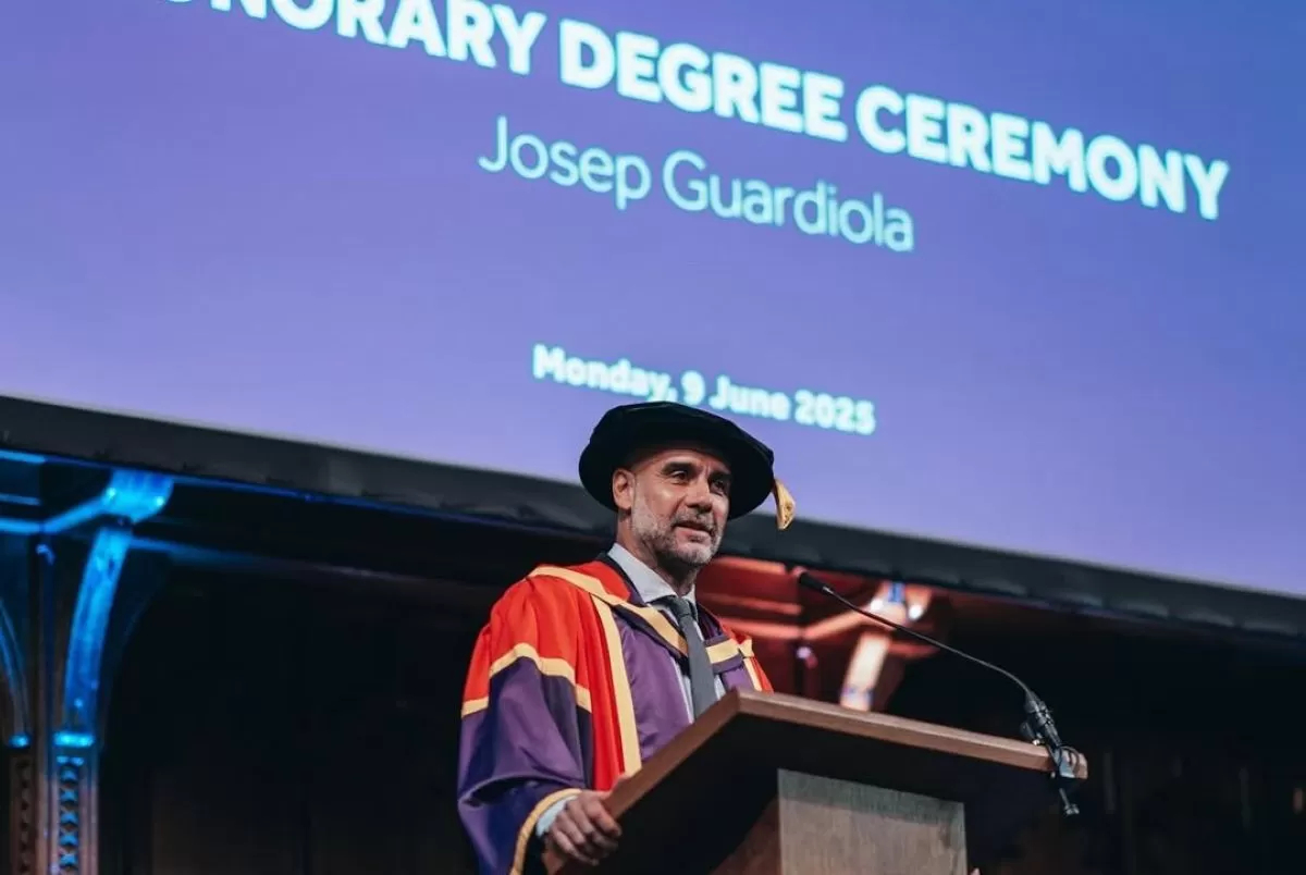 GELAR: Pep Guardiola terima gelar kehormatan dari University of Manchester atas kontribusi luar biasa di kota.  (Manchester City)