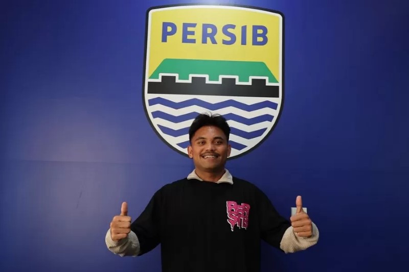 DIPERKENALKAN: Pemain baru Persib Bandung Saddil Ramdani saat diperkenalkan. (Persib)