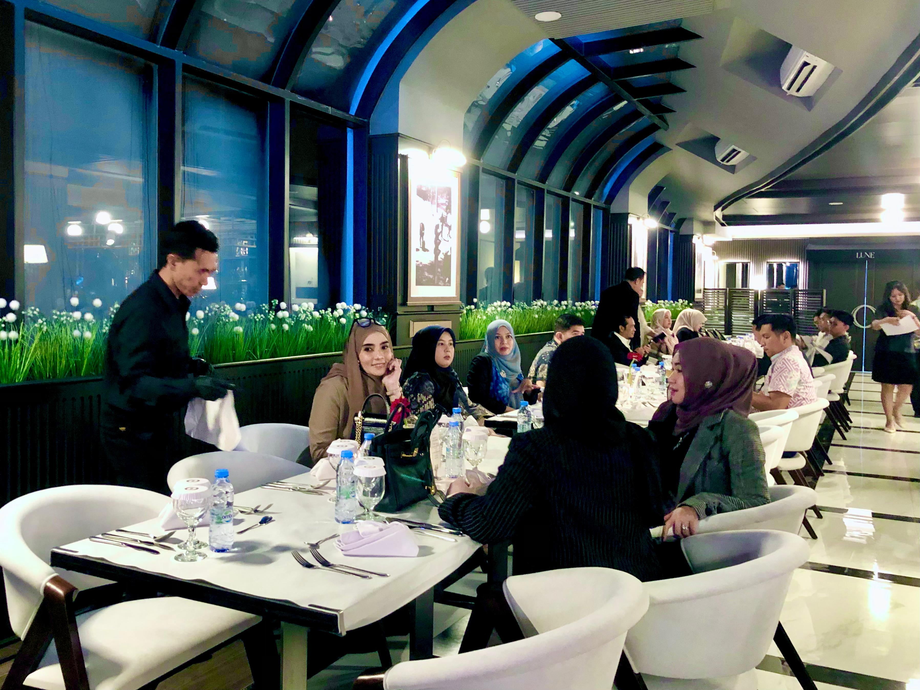 NUANSA KLASIK:LUNE Restaurant menawarkan konsep interior klasik namun tetap modern dan elegan.(Foto-foto: Tia Lalita Novitri/Radar Banjarmasin)