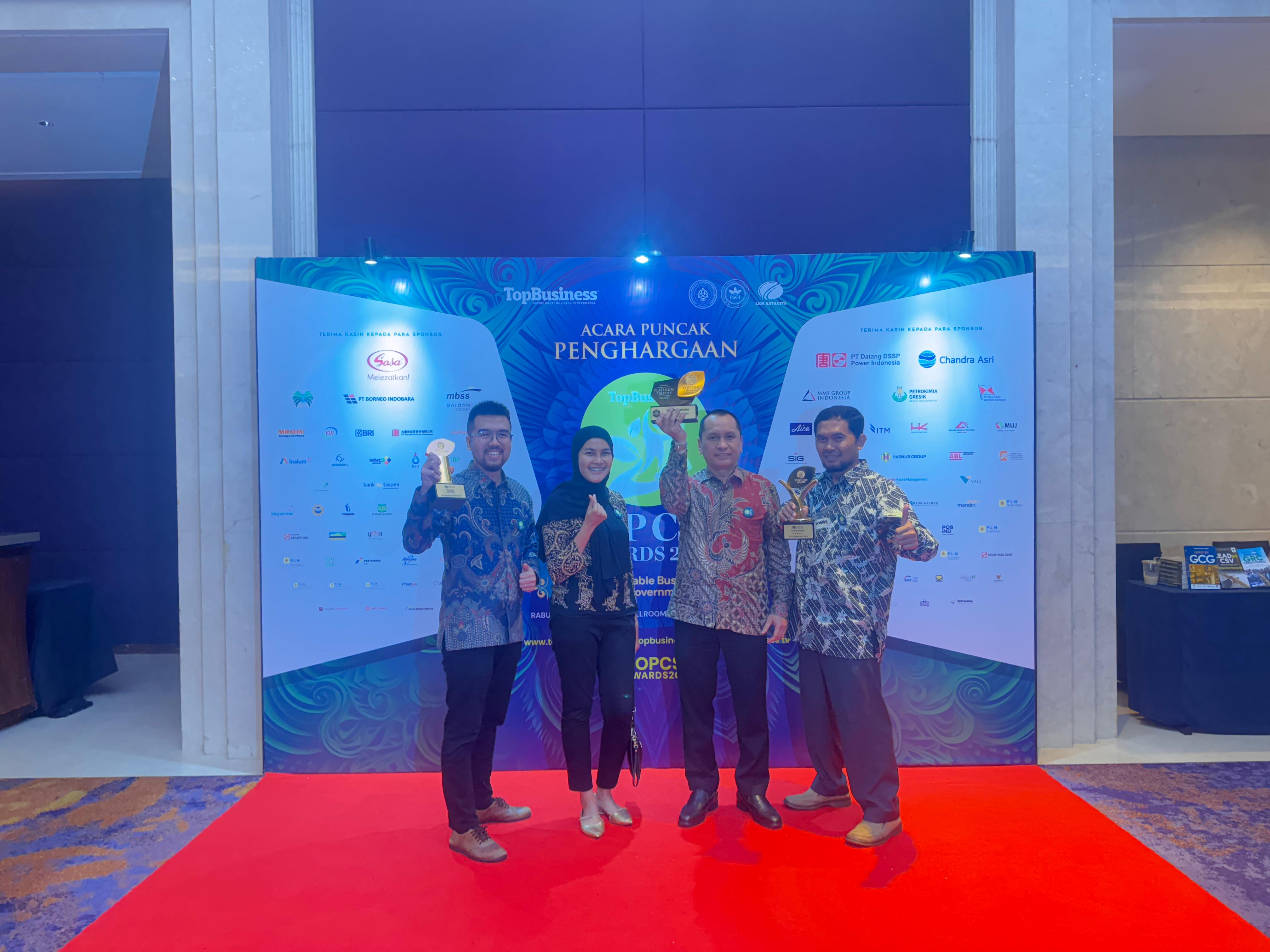 BERPRESTASI:CEO PT BIB, Bonifasius H meraih penghargaan Top Leader on CSR Commitment 2025.