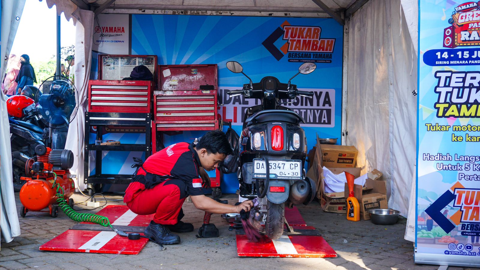 PERAWATAN MOTOR:Paket servis lengkap hanya Rp50 ribu juga tersedia di event Yamaha rebek Pasar Rame 2025 di Siring Menara Pandang Banjarmasin.