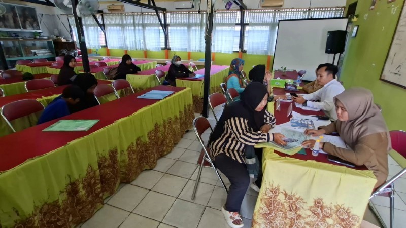 PINGGIRAN: SDN Basirih 10 di bantaran Sungai Jelai, Banjarmasin Selatan. Sekolah ini berada di pinggiran kota.
