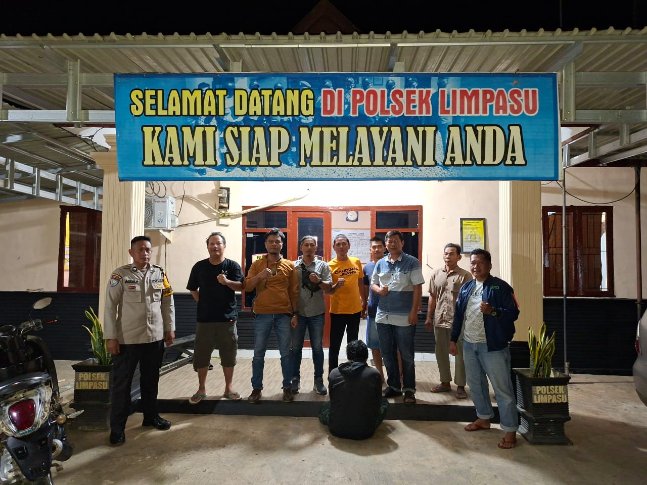 DITANGKAP: Pelaku curanmor kini telah ditangkap dan dibawa ke Polres Banjar. (Foto: Kapolsek untuk Radar Banjarmasin)