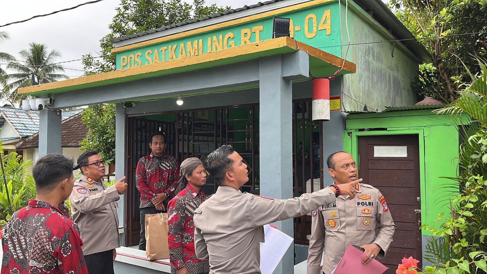 DINILAI: Penilaian Pos Sistem Keamanan Lingkungan (Satkamling) tingkat Polda Kalimantan Selatan (Kalsel) di Pos Siskamling RT 19, RW 04, Desa Tegalrejo. Foto: Humas Polres Kotabaru.