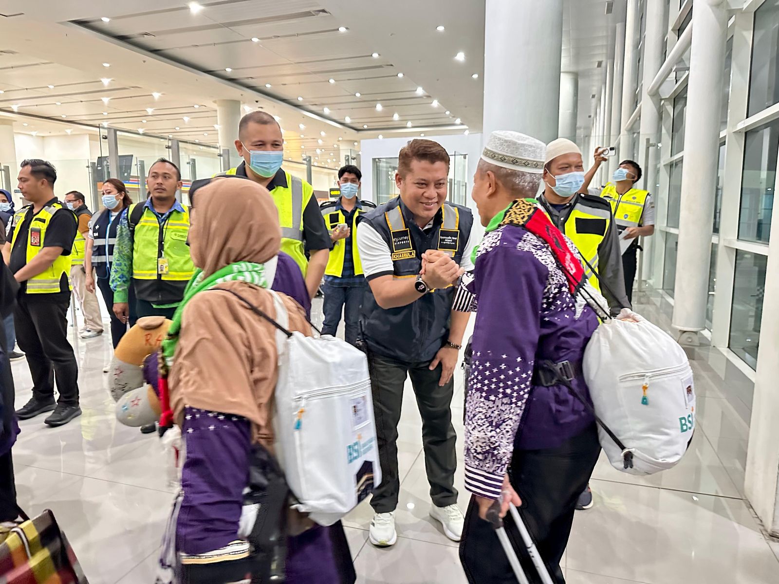 TIBA DI BANUA: Jemaah haji asal Kalsel saat tiba di Banua. Sampai saat ini dilaporkan ada sembilan orang yang meninggal dunia.