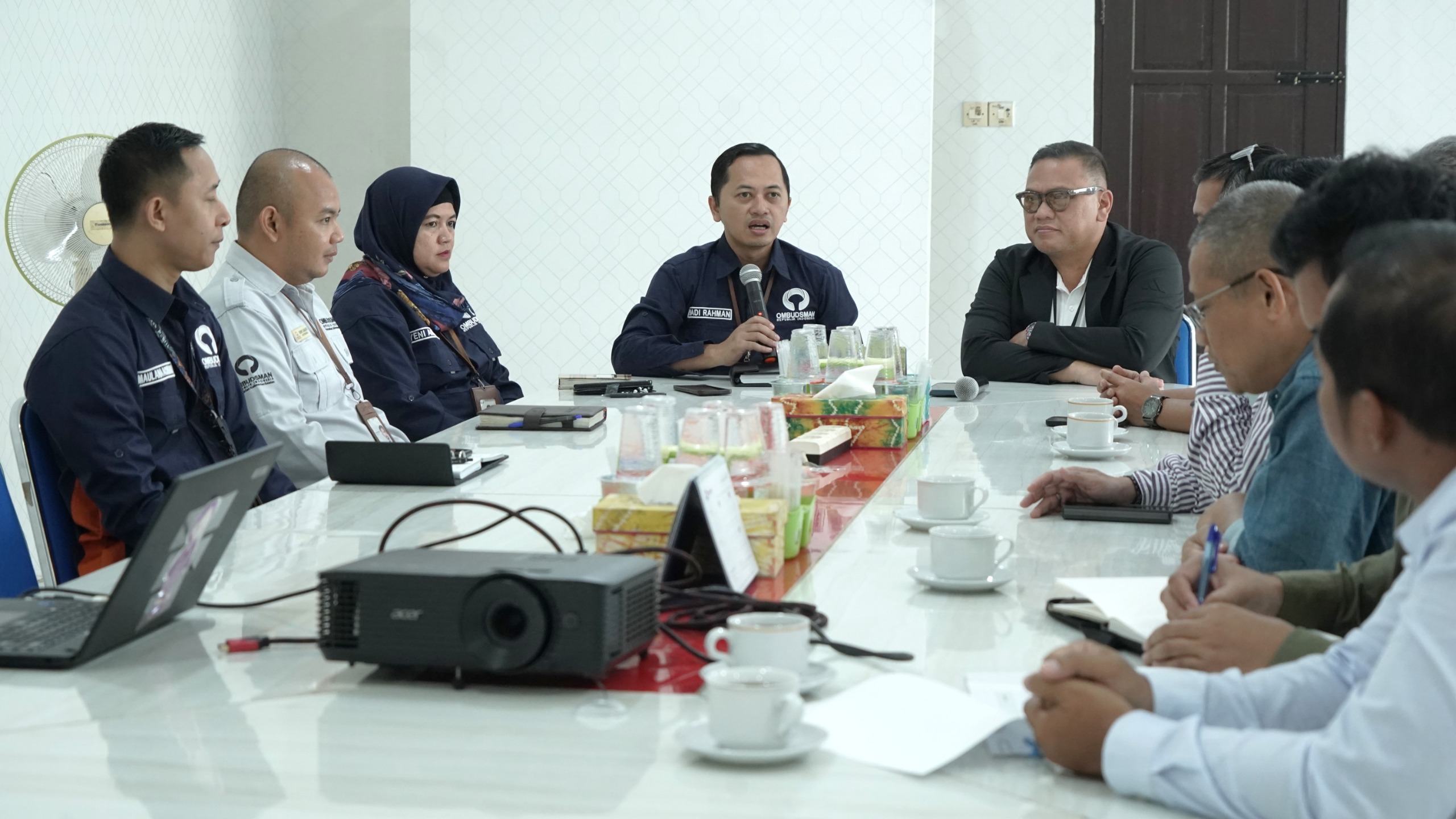 KUNJUNGAN:Silaturahmi strategis antara PLN dan Ombudsman sebagai upaya mempererat kemitraan, serta meningkatkan efektivitas pengawasan terhadap pelayanan kelistrikan.(Foto:PLN UID Kalselteng)