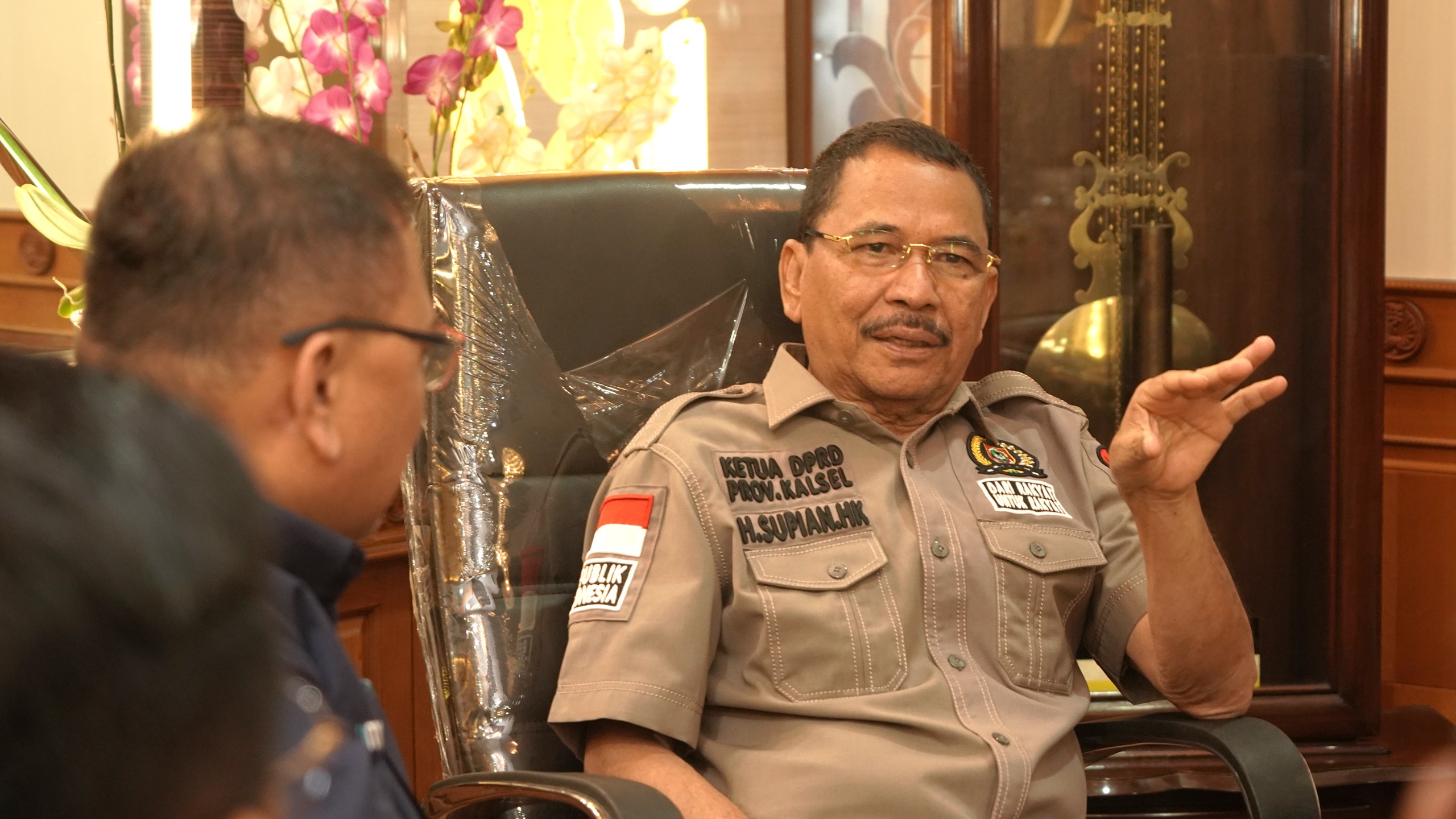 AUDIENSI:Ketua DPRD Kalsel, DR (HC) H Supian HK SH MH mengapresiasi kinerja PLN UID Kalselteng di Kantor DPRD Kalsel, Selasa (24/62025).