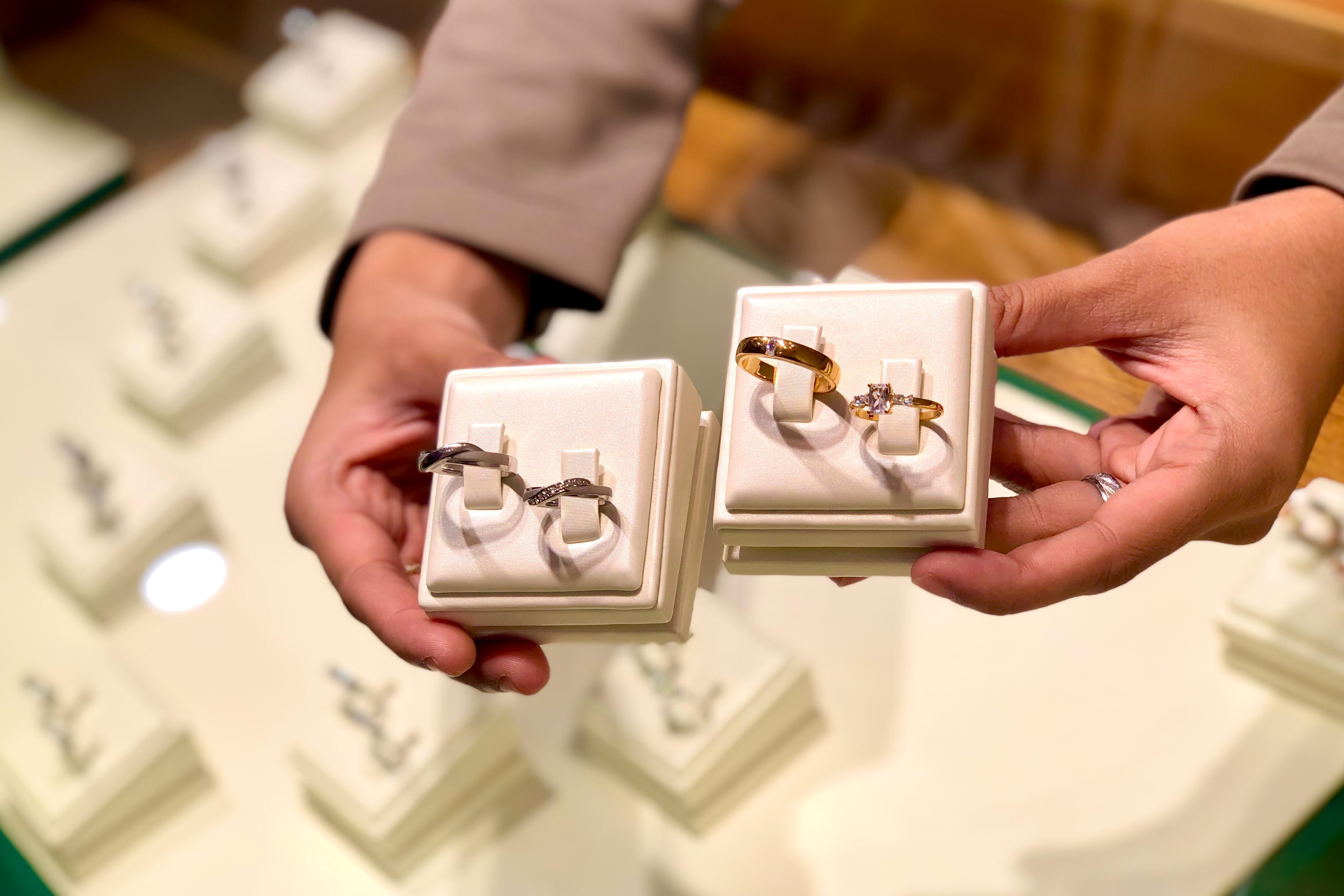 BISA CUSTOMIZE: Beberapa cincin couple koleksi Spilla Jewelry. Selain ready stock, tersedia juga cincin customize.
