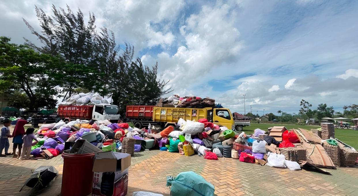 SAMPAH: Tumpukan sampah anorganik hasil pilahan warga dalam program Tukar Sampah dengan Sembako di RTH Wahana Satui. (Foto: DLH Tanah Bumbu untuk Radar Banjarmasin)