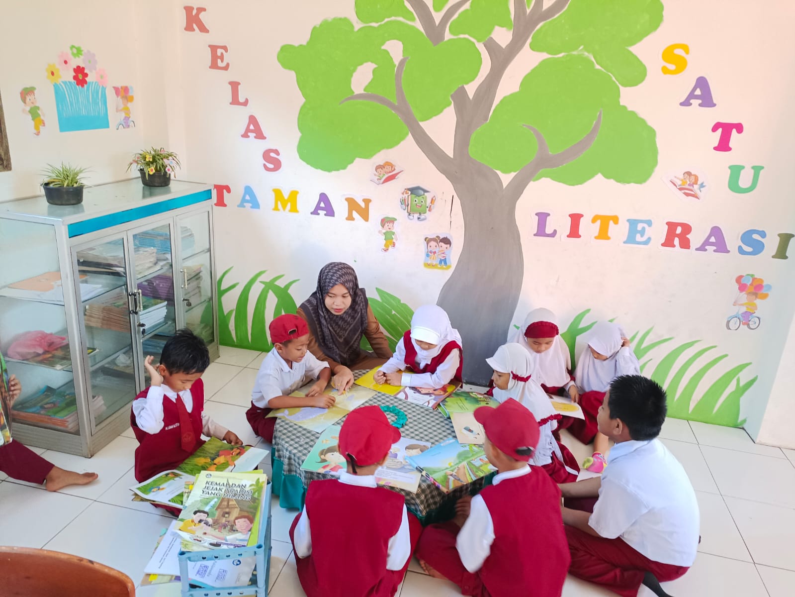 TALI SISWA: SD Negeri Teluk Mesjid 1 saat menerapkan program inovasi Tali Siswa. (El untuk Radar Banjarmasin)