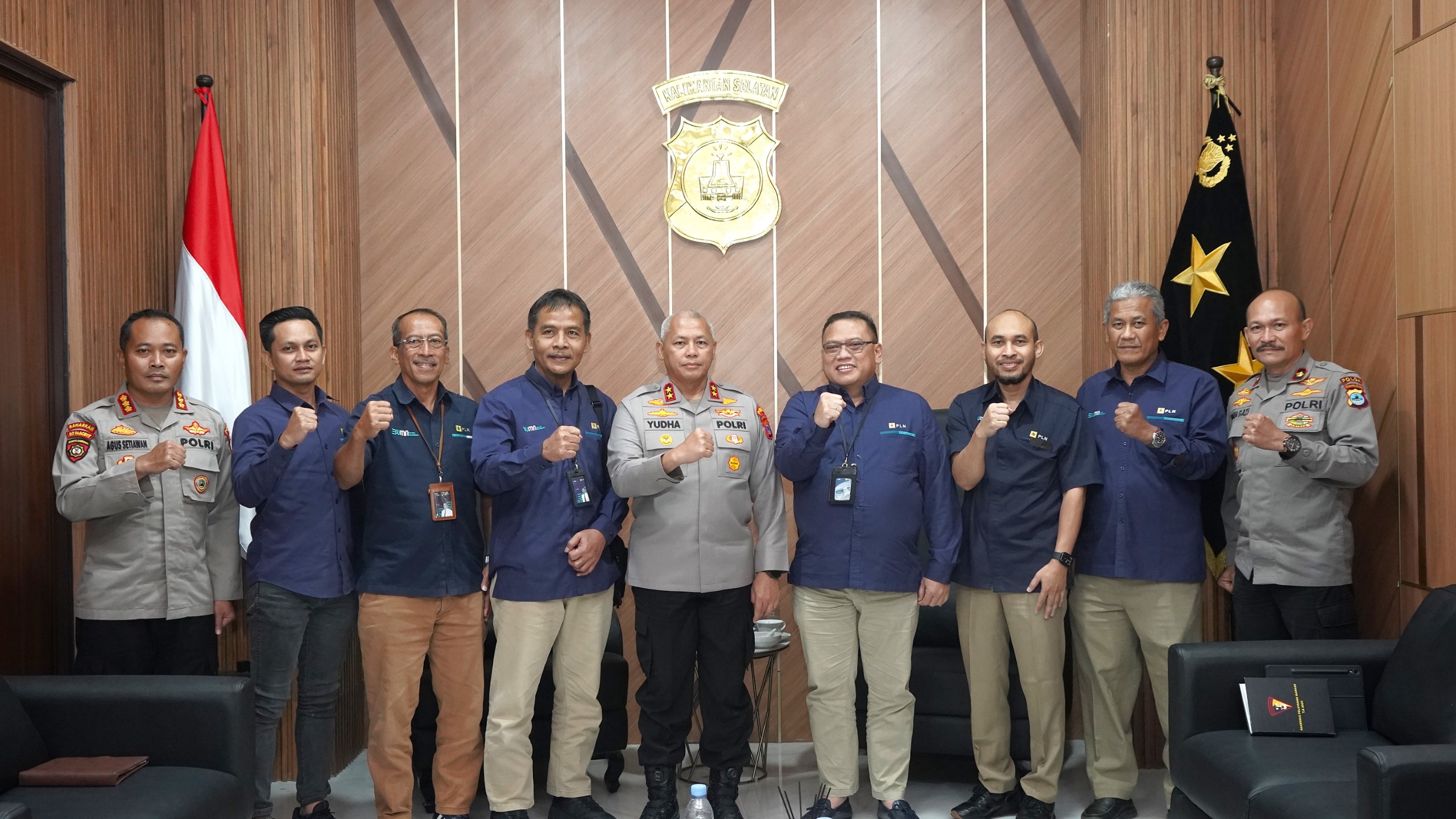 SOLID:Foto bersama GM PLN UID Kalselteng, Iwan Soelistijono bersama jajaran dan Kapolda Kalsel, Irjen Pol Rosyanto Yudha Hermawan setelah audiensi.