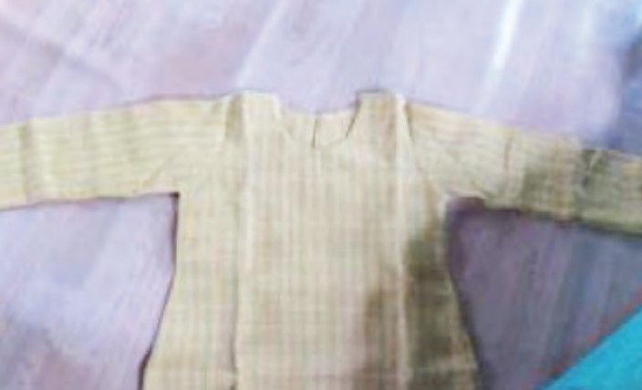 Baju dari kain sarigading yang diyakini bisa mengobati penyakit. (Sumber: koleksi pribadi Mansyur).